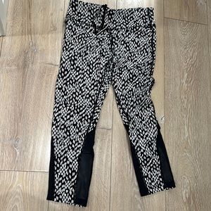 Nike Capri leggings in good condition workout pants, leggings